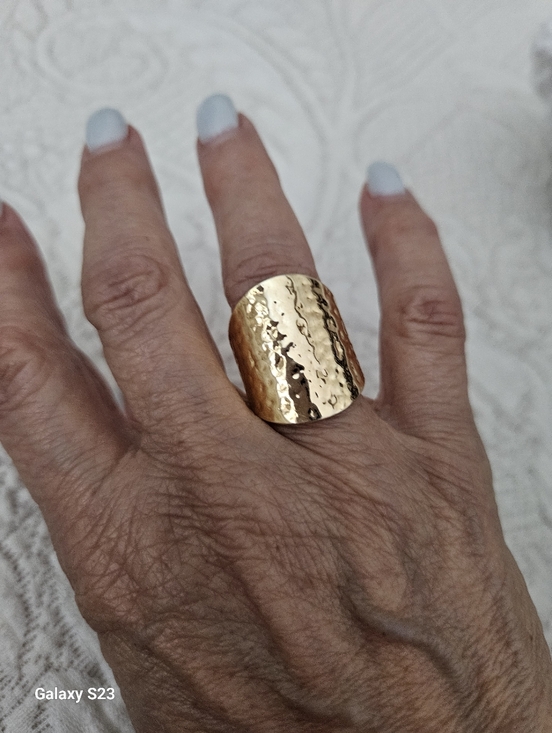 Jewelry - 14k Solid Gold Hammered Wide Band Sz7